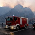 Izbio požar iznad Trogira: Vatra zahvatila travu, makiju i nisko rastinje