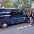 Velika akcija policije na novom Beogradu: Iz crnog auta izvedena 2 muškarca i žena, jedan se opirao hapšenju! (foto)