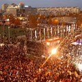 Desetine hiljada ljudi ispred Arene čekalo Vučića Unutra krcato, nije mogla igla da stane pred predizborni skup (foto/video)