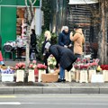 Priča sa beogradske ulice rasplakala ljude: "Pitam bakicu koliko je buket cveća, a ona mi jednom rečenicom tera suza na…
