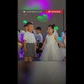 Partner je počeo da plače usred plesa na priredbi, a ona ni da trepne: Pogledajte samo reakciju ove preslatke devojčice…