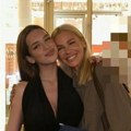 Čestitamo: Hana Ikodinović maturirala, oduševila odevnom kombinacijom na dodeli diploma