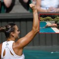 FOTO Sabalenka se slikala u provokativnom bikiniju, uživa u zagrljaju poznatog biznismena
