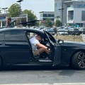 Uhvatili smo nikolu Jokića čim je sleteo u Beograd: Košarkaš sa rancem na leđima, po njega došli u sportskom automobilu -…