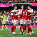 Rajs zakucao „njegov“ Vest Hem, sudije uz Arsenal na „Emirejtsu“