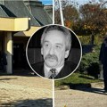 Obezbeđenje okružilo kapelu gde je otac Marije Šerifović: Pevačica i njen polubrat primaju saučešće slomljeni od tuge