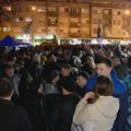 (VIDEO) Protest studenata i građana u Velikoj Plani zbog selektivnog zatvaranja ugostiteljskih objekata