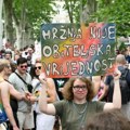 Počela Povorka ponosa, na Trgu ih dočekali Keleminec i šačica prosvjednika