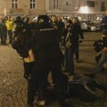 UNS: Isti žandarm nasrtao na fotoreportera Bete i snimatelja Al Džazire na protestu 24. decembra