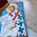 Oskrnavljena srpska crkva na Baniji: Vandali oštetili inventar, razibli stakla na ikonma,a pa pobegli (foto)
