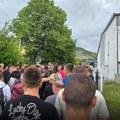 „Oduzimanje prava našoj deci“: Protest zbog preuzimanja Sportske hale u Leposaviću