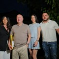 Đani i Slađa sa sinom i zgodnom snajkom stigli na gala veselje kod Uroša Živkovića: Vatrena crnka u miniću, svi joj…