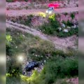 Majka i beba poginuli u stravičnoj nesreći! Uznemirujuće fotografije sa mesta užasa, auto sleteo u kanjon Miljacke: Otac i…