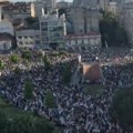 Mup procenio, a vi ocenite da li je tačno: Na protestu na Slaviji 36.000 ljudi (video)