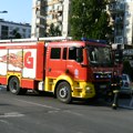 Požar na Trgu cara Lazara u Beočinu, vatrogasci gase dva objekta