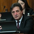 „Gašić tražio izmenu Zakona o vojsci da bi se dodvorio Vučiću“: Miroslav Aleksić u Skupštini isprozivao ministra odbrane…