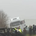 Od kamiona ostale samo krhotine razbacane svuda po putu. Pojavili se snimci vozila u kom je 7 navijača izgubilo život u…