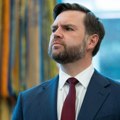 Potpredsednik SAD plaća visoku cenu za servilnu lojalnost šefu: Hoće li čekati da ga Tramp „baci pod autobus“?
