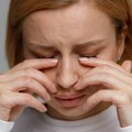 Oči vas peckaju, svrbe ili suze? Možda nije reč o običnoj iritaciji