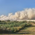 Dim i dalje kulja nad gradom: Požar na deponiji u Sremskoj Mitrovici pod kontrolom, vatrogasci saniraju žarišta (foto)