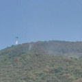 (VIDEO) I od jutros avioni gase požar iznad Đenovića i Zelenike