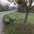 Vandalizam u Šumaricama: Kome smetaju kante za đubre?! (foto)