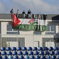 Stolice stadiona u Pazaru oblepljene zastavama Palestine