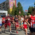 Rus Vjačeslav Sokolov oborio rekord jagodinskog polumaratona! Palmi uručena plaketa za doprinos razvoju sporta