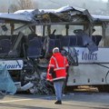 Dvoje ljudi je poginulo u sudaru dva autobusa kod Umke na Obrenovačkom putu, 56 povređenih