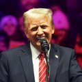 Amerika na nogama Vojna parada u Vašingtonu za godišnjicu američke vojske i Trampov 79. rođendan