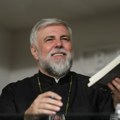 „Svi ljudi na svetu tuguju za nekim“: Vladika Grigorije predstavlja knjigu „Stranac u šumi“ u Trebinju