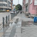 I dalje postavljaju ogradu ispred SNS-a