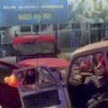 (Video) "ljudi su vrištali iz auta, prizor je jeziv": Detalji teške saobraćajke u Kragujevcu: Delovi vozila svuda po putu…