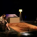Predstava "Nasamo sa svima" u Teatru