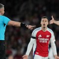 Није довољан ни играч више: Челсијева херојска партија, Мерино поново "чупа" Арсенал