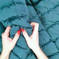 Dve kapi ovoga su dovoljne da vaša perjana jakna izgleda kao nova: Jedna greška je može uništiti, evo kako da to izbegnete