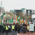 Irska policija uklanja blokade i hapsi demonstrante da ponovo otvori rafineriju