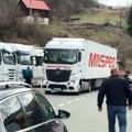 Crnogorski prevoznici blokirali Dračenovac: Od ponedeljka petodnevna obustava saobraćaja, priveden Đorđe Lješnjak
