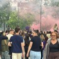 Haos na ulicama Čačka, grme trube, maturanti zapalili grad: Gimnazijalci sjajnom žurkom proslavili kraj škole