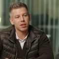 (Foto, video) Romantika na aerodromu! Peter Mađar snimljen sa devojkom: Jedan potez ućutkao glasine o raskidu
