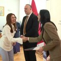 Žarić Kovačević uručila rešenja o 900.000 evra subvencija za prvi stan za 54 majke