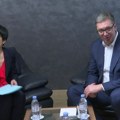 Okršaj Marte Kos i Vučića: Ko je glup, a ko ratni huškaš