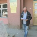 Poljoprivrednik Časlav Mitić ponovo štrajkuje pred opštinom: Tvrdi da mu je porodica oštećena za najbolju zemlju