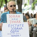 Skup na keju u Novom Sadu: Građani se opraštaju od profesora Miodraga Vasića